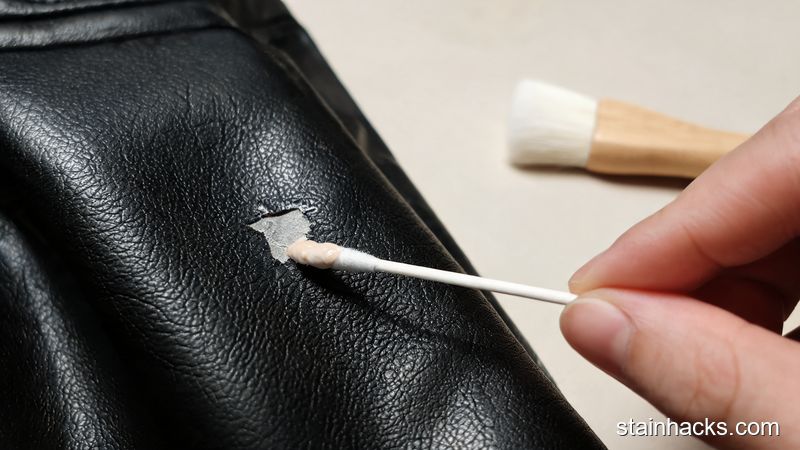 洁净生活家 仿皮裤子开裂剥落怎么预防？聚氨酯合成革衣物保养指南